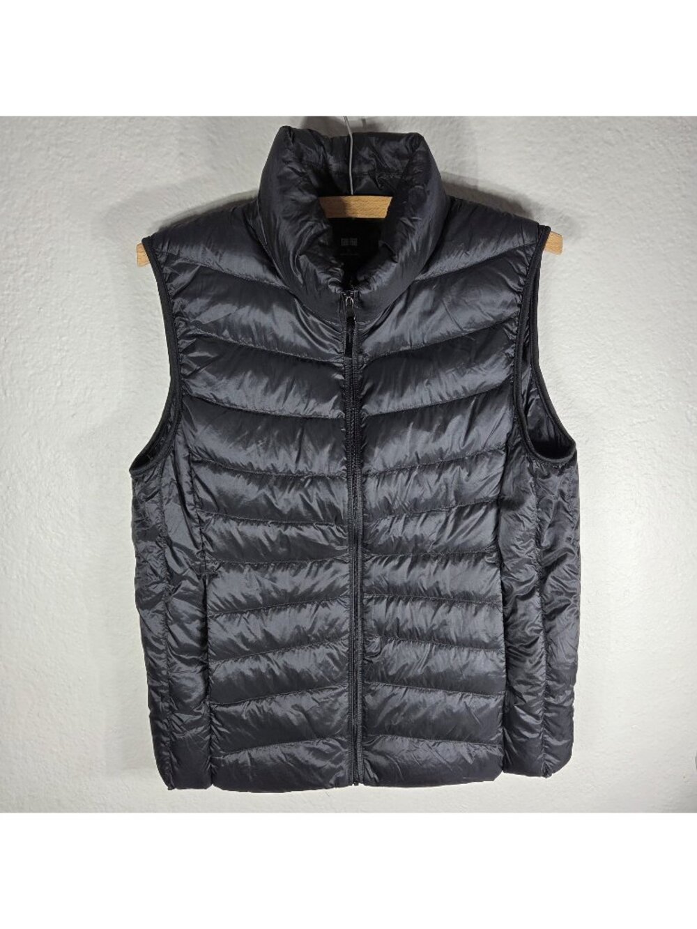 Uniqlo Black Ultra Light Down Vest Puffer Full Zip Mock Neck Size XL Pockets